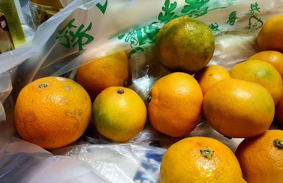 刷到这条算你走运。甲流期间，赶紧让你家娃离橘子和甘蔗远一点！我以前也傻乎乎的