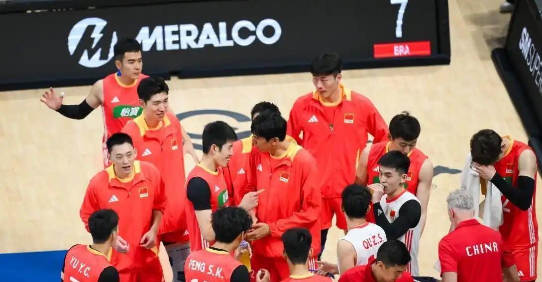 世界男排锦标赛，中国队以0-3不敌塞尔维亚队（比分18-25、19-25、27-