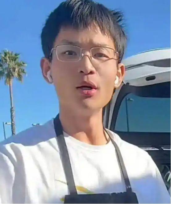 这世上有些路，不是规划出来的，是被生活逼出来的。2022年，四川南充的小唐，