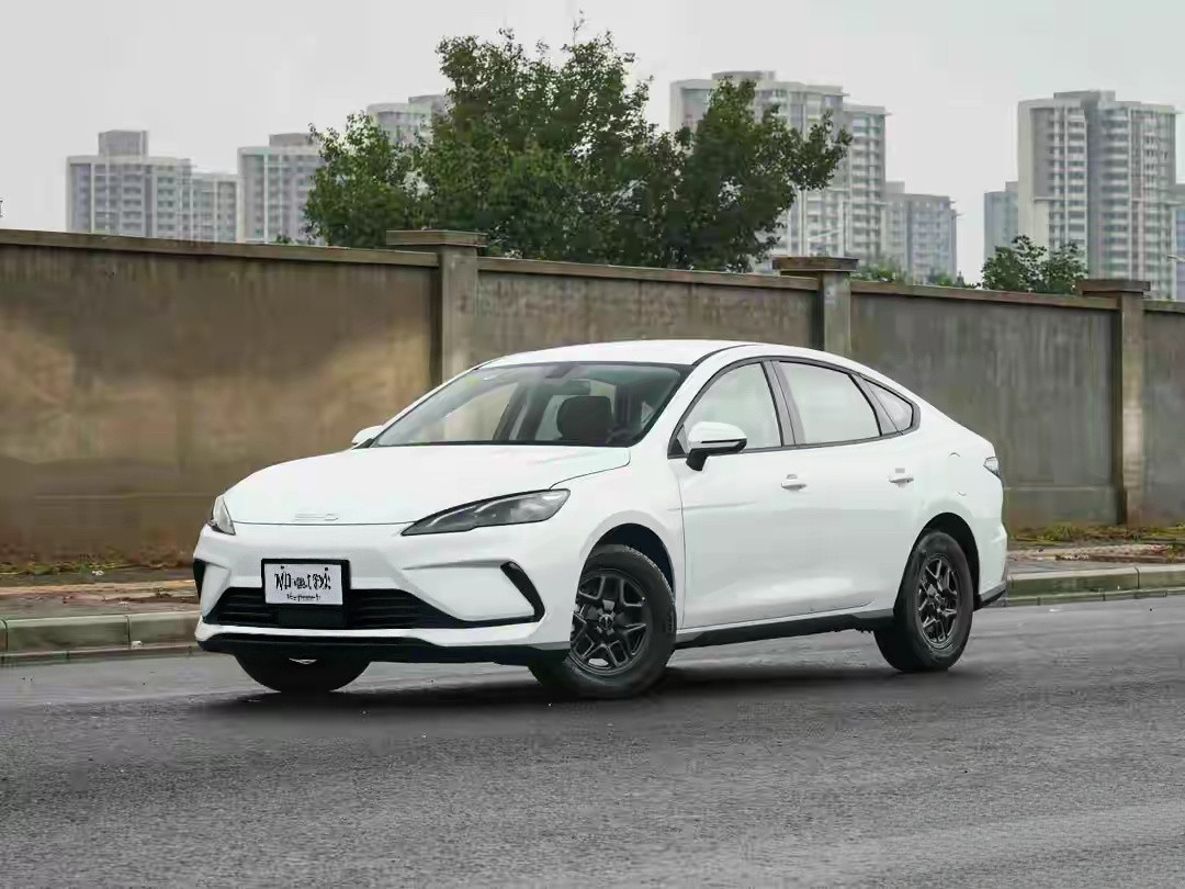 以3.3秒破百925马力混动超跑SUV1416km续航赛道级调校当