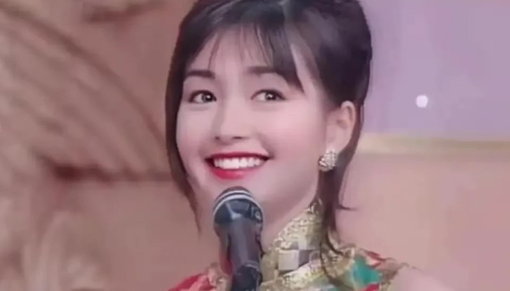 同一个人，相隔30年。不得不说，苍老得差一点都认不出来了。[捂脸哭][捂脸哭