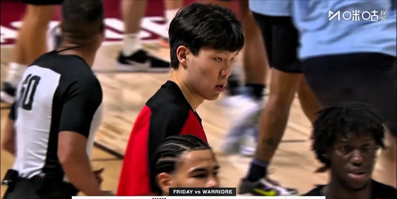 nba中加混血灰熊中锋周志豪，采访直言：杨瀚森是中国骄傲，联盟华裔球员很少，我们
