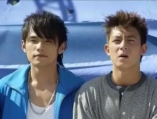2005年，周渝民和周杰伦拍广告的时候发生口角，差点打起来，F4其余3人上前帮助