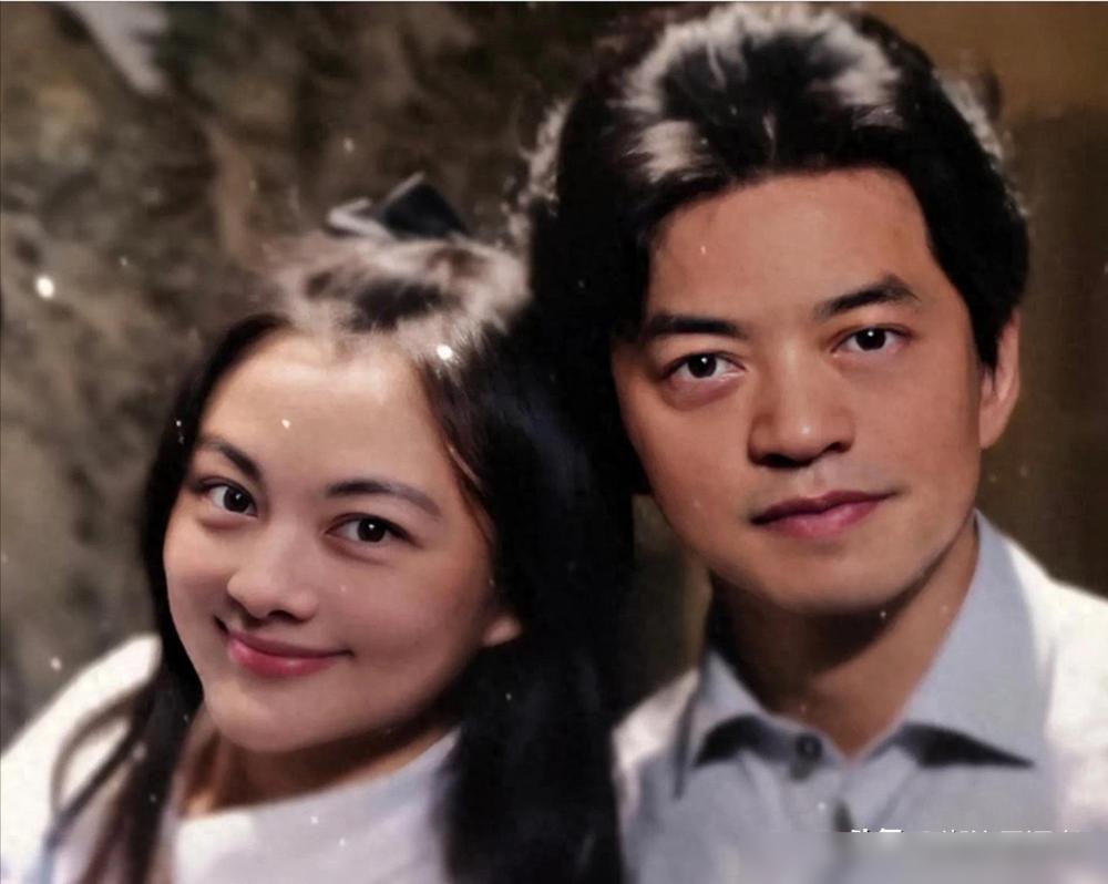 孟小蓓街头“腰粗两倍”被嘲，你敢信这是李健的清华博士妻子吗？本来是李健在东