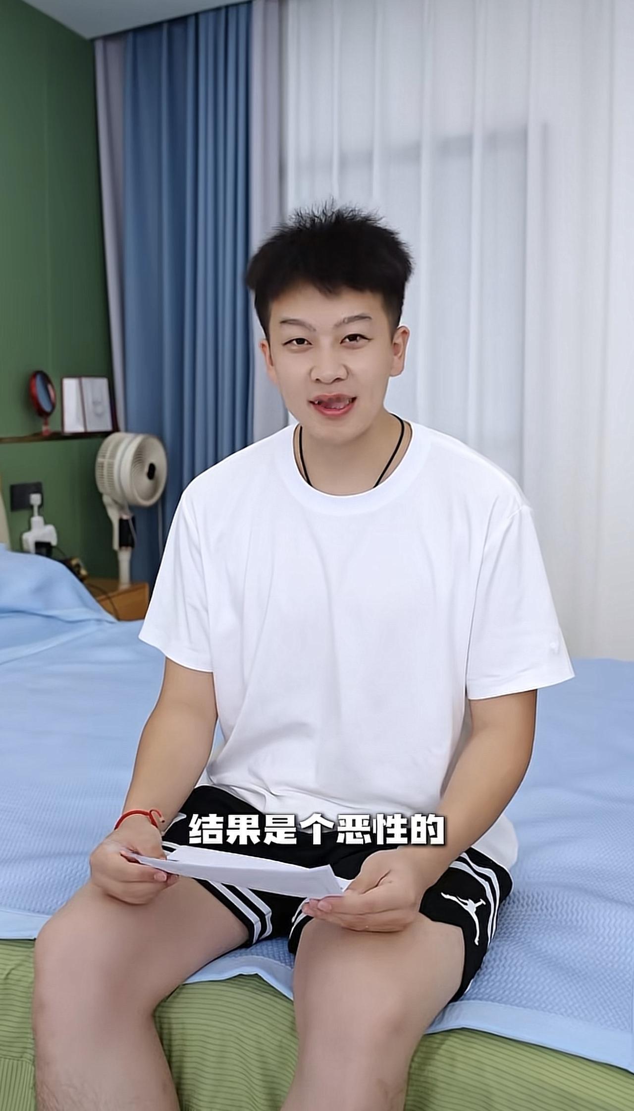 网红麦小登丈夫确诊甲状腺癌，近半年暴瘦甲状腺结节变大，穿刺后发现是恶性的，讨论做