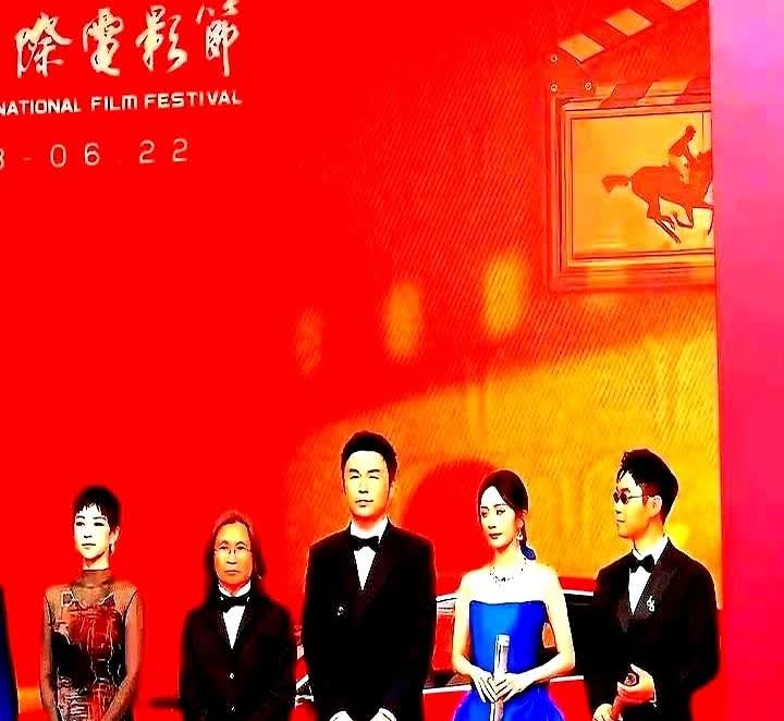 章子怡估计都要气疯了昨天的电影节红毯上本来该出风头的应该是章子怡