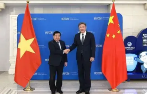 越南为啥不把中国的警告当回事？问题可能出在咱们自己身上！按理说，中越贸易额去