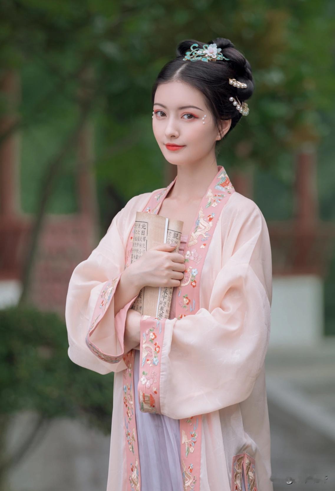 知书达理的女孩气质穿搭怎么穿才恰到好处?