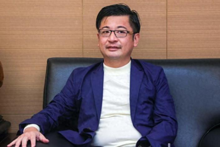 台湾彰化县议长谢典霖近日争议行为连环爆，不仅传出他卸任篮协留下2.1亿的财务破口