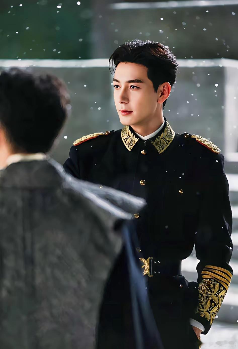 突然有点儿心疼陈星旭，不是他演技不够好，而是本想靠新剧《轧戏》出圈，结果反倒被男