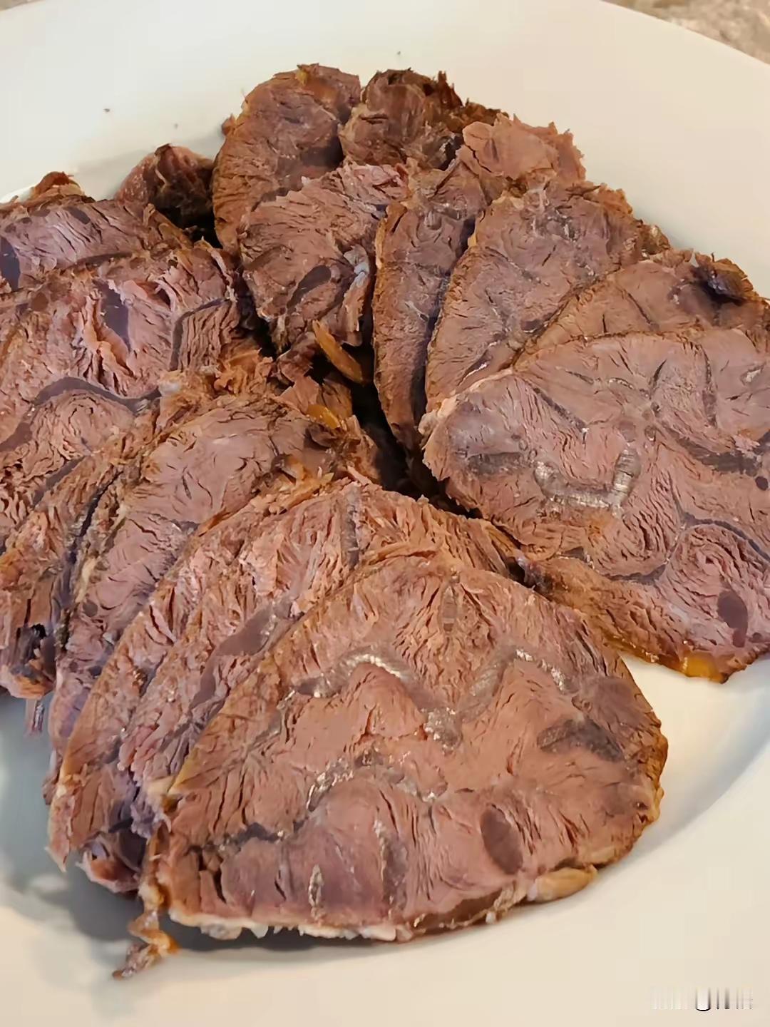 人到中年，千万别在牛肉上面省钱。年轻过日子习惯精打细算，觉得牛肉价格偏高，餐