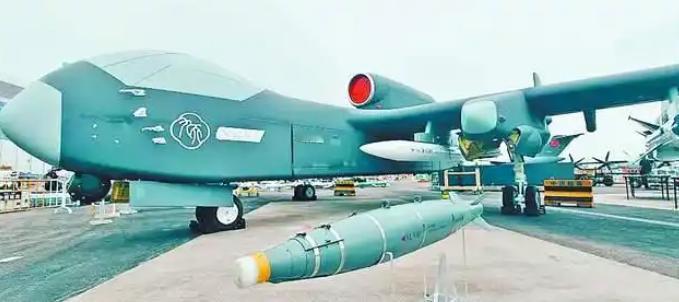 全球首艘“空中航母”成功首飞，来自中国！12月11日这天，中国又给世