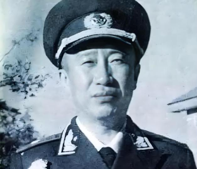 1955年秋天，全军授衔名单刚拟出来，彭德怀攥着名单，气冲冲地去见毛主席，开口就