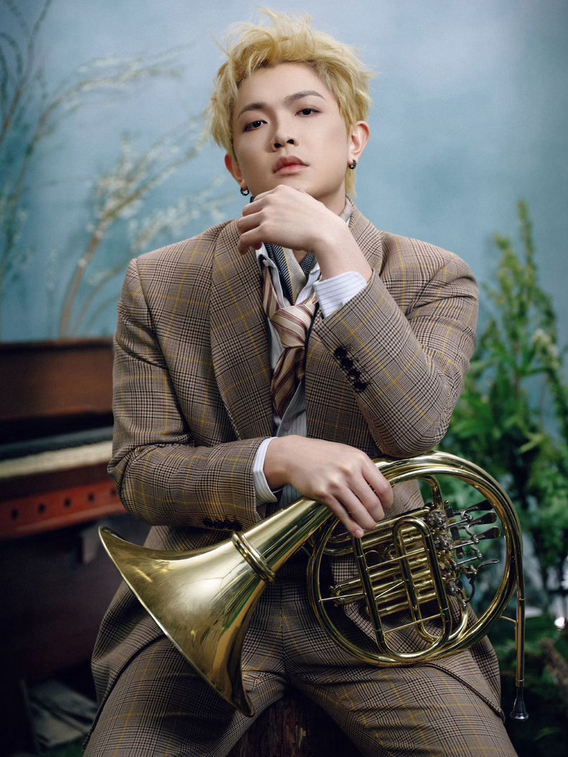 妈咪呀颜人中才不是黄毛小子金发只是颜人中的一部分，北京场让人记住的，是他从头到