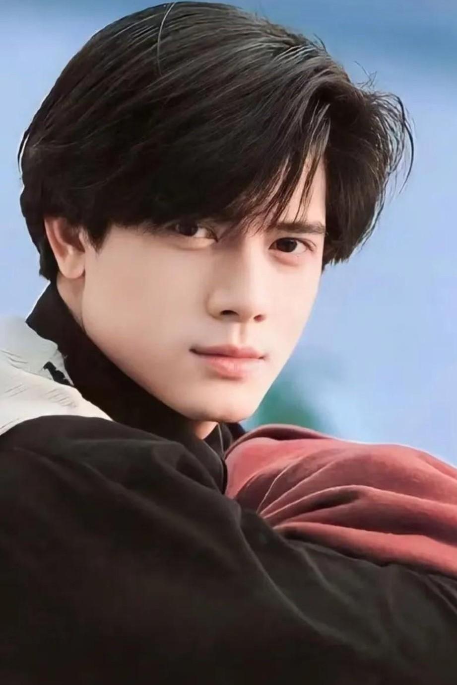 郭富城和黎明到底谁更帅？这是一个老调重弹的问题，作为四大天王中最帅的两位一直都被