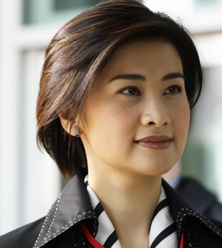 2000年，知名主持人吴小莉来到浙江，见到了自己同父异母的哥哥，她见哥哥家徒四壁