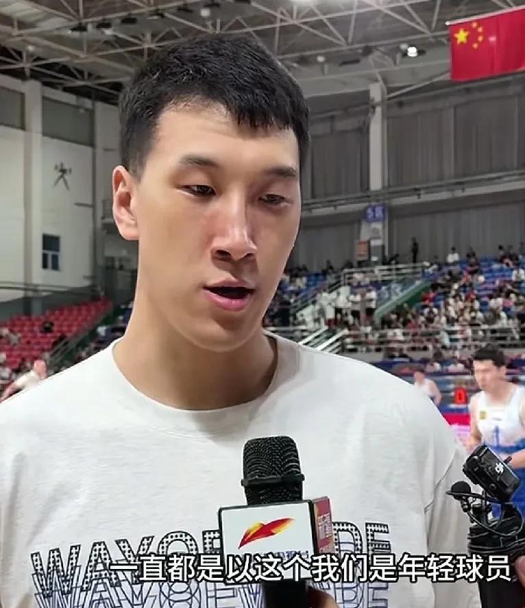 杜润旺夸奖杜锋！广东男篮大胜青岛男篮后，杜润旺在赛后采诗表示：杜锋是非常优秀的