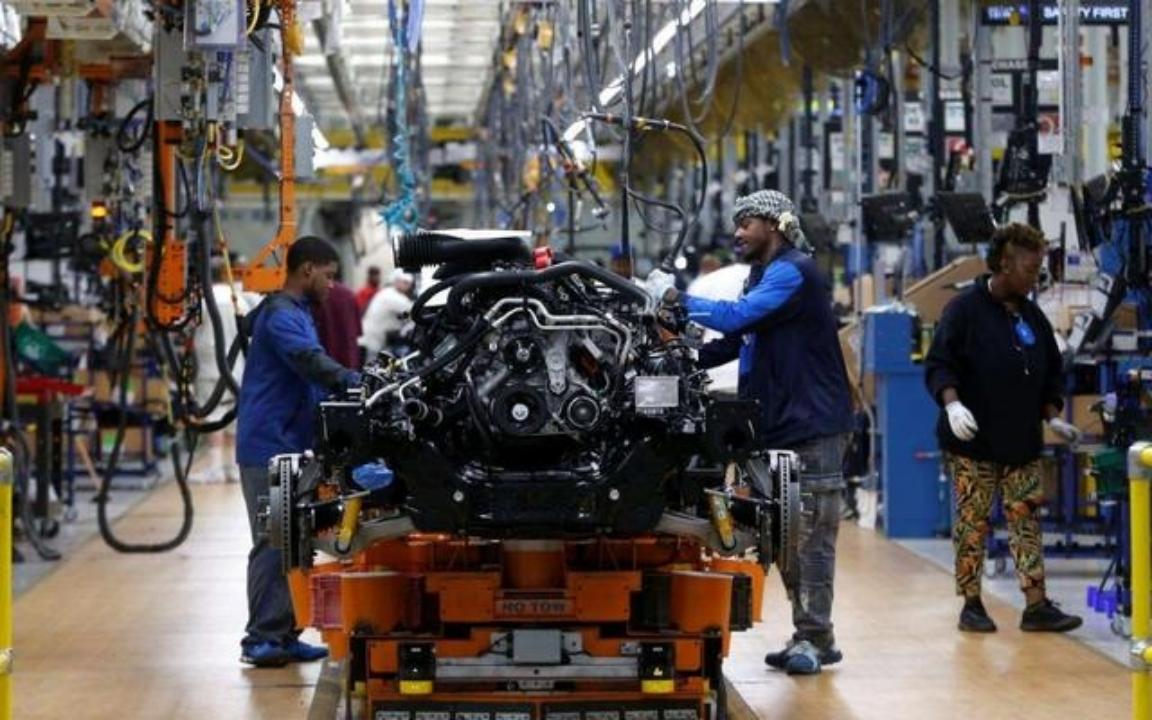 为啥一旦去工业化，就再也回不去了？四十年前，美国底特律的汽车厂灯火通明，工人