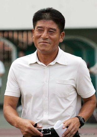 1999年甲A收官战，重庆隆鑫对沈阳海狮。赛后重庆球员回到宿舍，发现床头放着6万