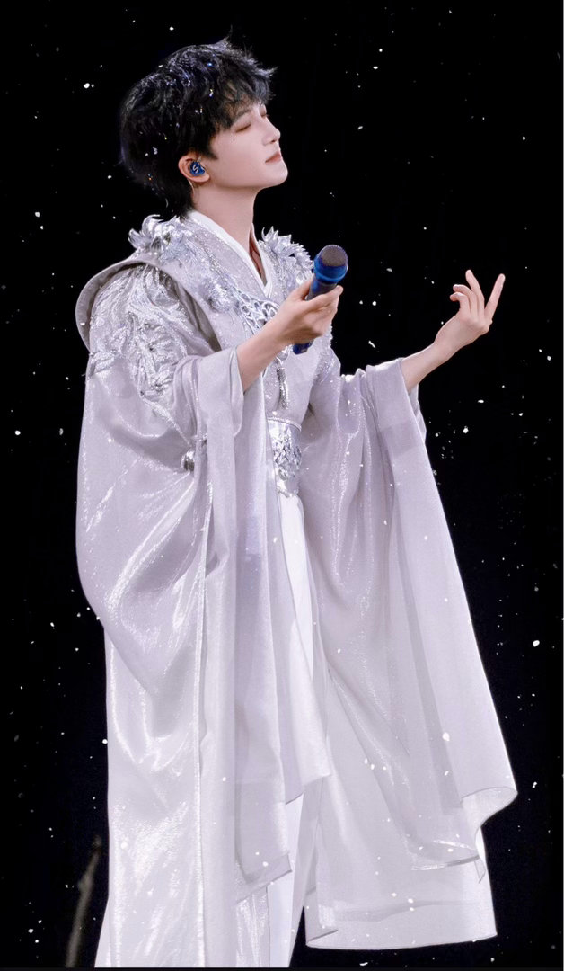 周深获奖连发7个谢谢周深获奖连发18个感叹号周深是TMEA腾讯音乐娱乐盛典全勤