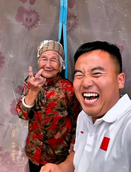 “蹭饭书记”董桂林最近“火了”，还得到官媒的称赞，我于是查了一下，结这一查，发现