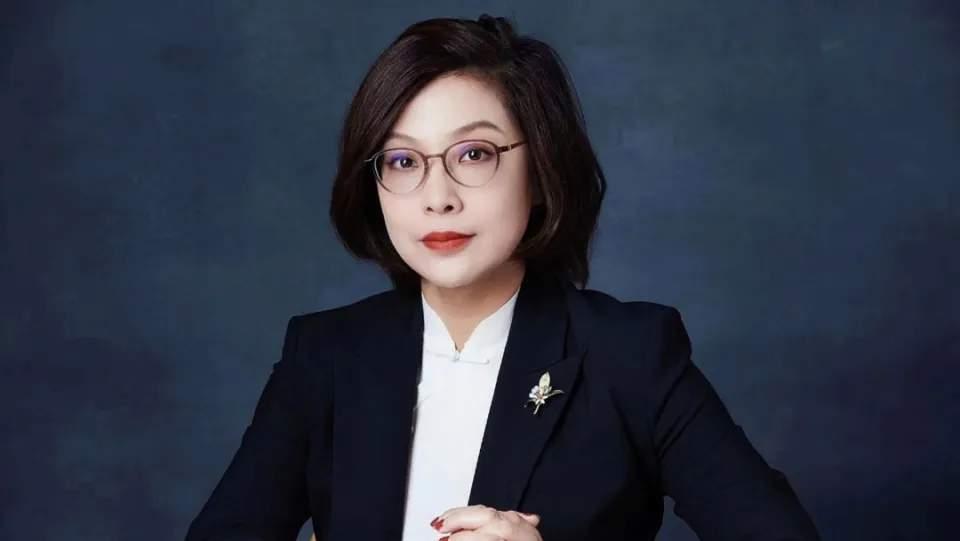 对待张丹丹最好的教育方式，不是道歉，也不是面壁，而是把她由终身教职，改成