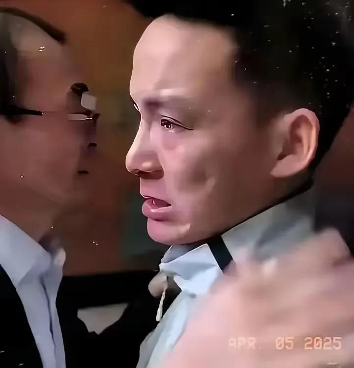 家人们，刚刚刷到谢浩男居然注册个人直播账号了，真把我惊掉下巴！这00后大学生不走