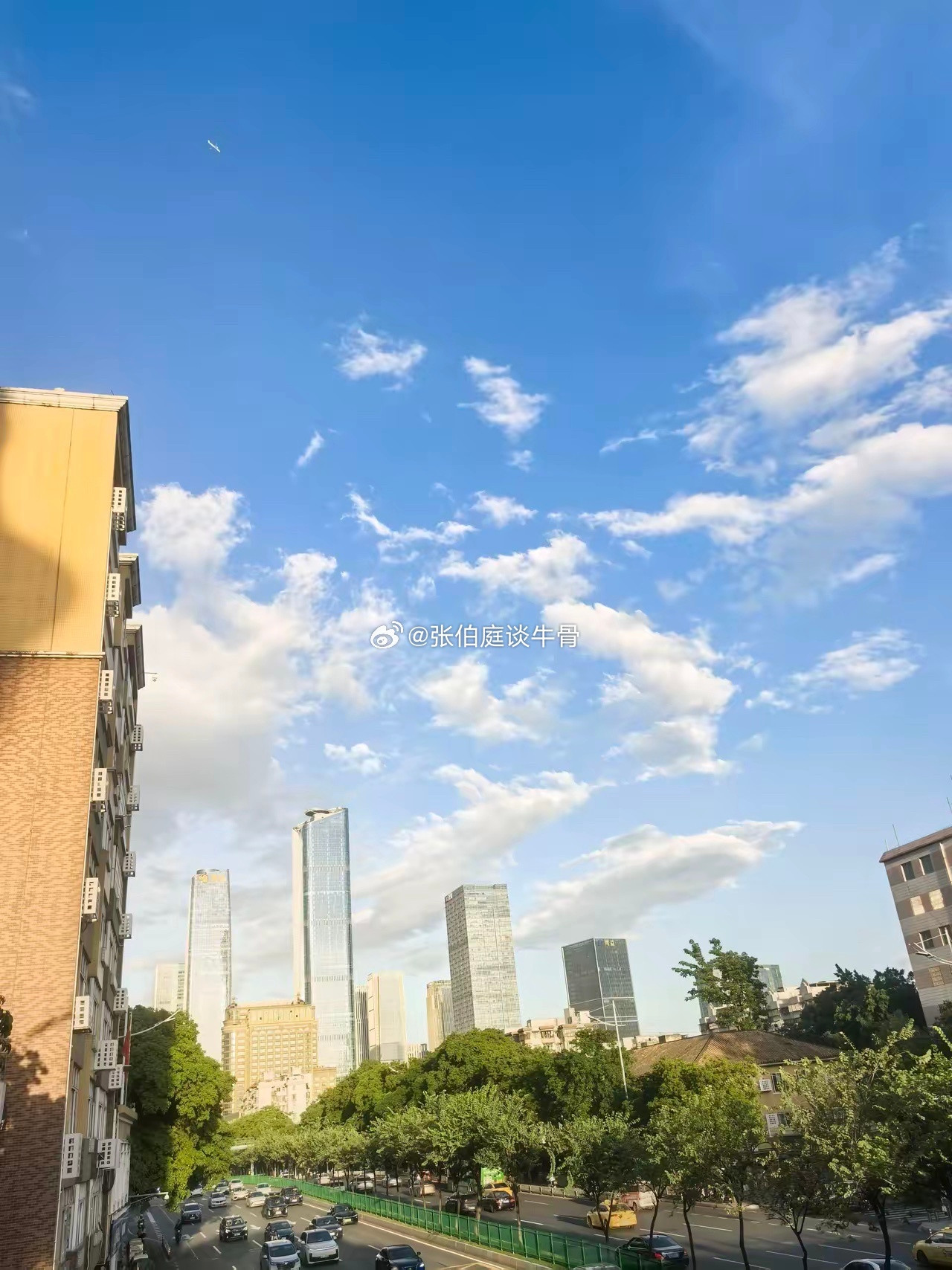 如果你中年失业了，就不要再出去工作了，大的公司不会要你，小公司里面全是00后，你