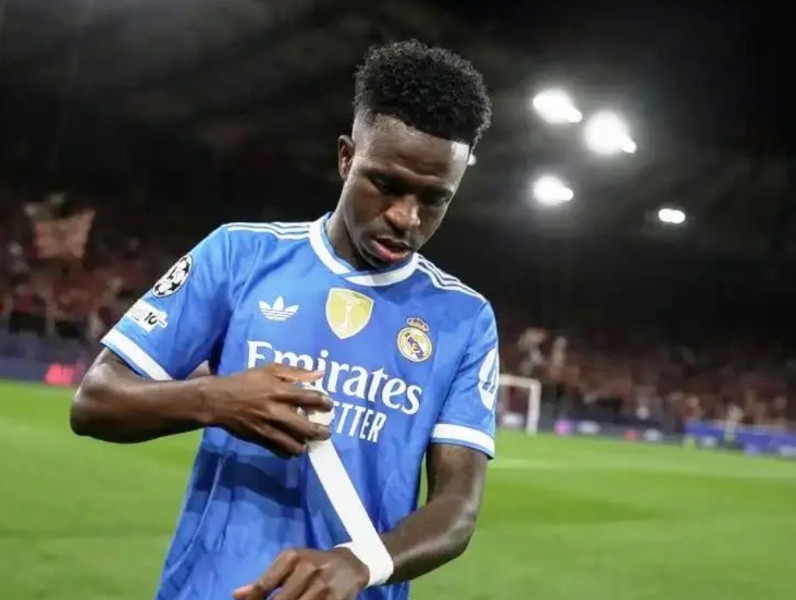 维尼修斯驿动的心，从未真正安分。续约在即向老佛爷索要3000万年薪，想搞哪样？对