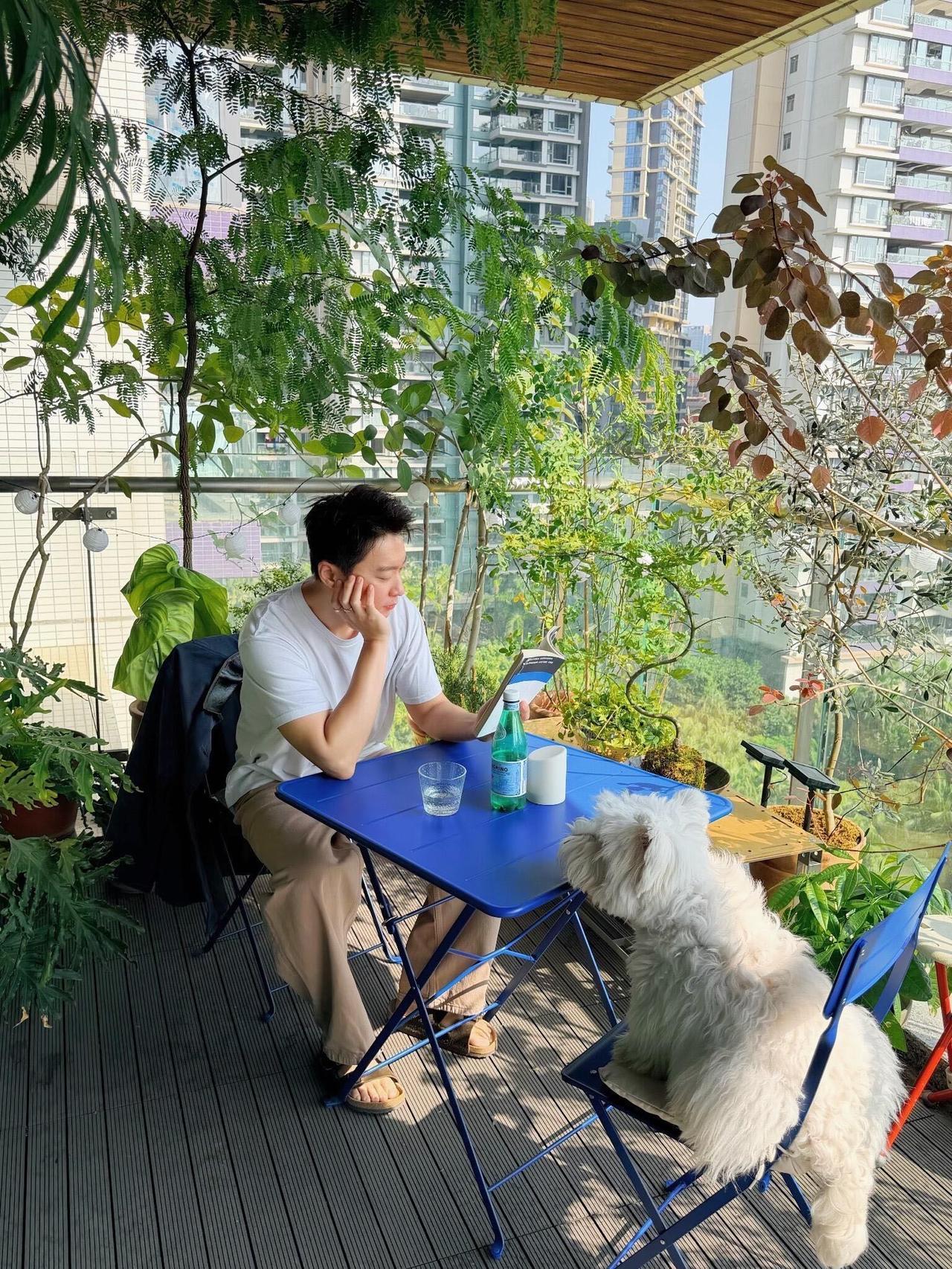 住老房子真的会上瘾，广东一男生晒出自己家，因为一个窗景，搬进了东山口的老房子，虽