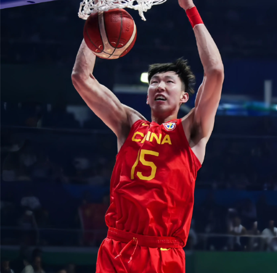 不得不承认，看到今天周琦的样子，我们必须排队向易建联道歉！在姚明和王治郅先后退役
