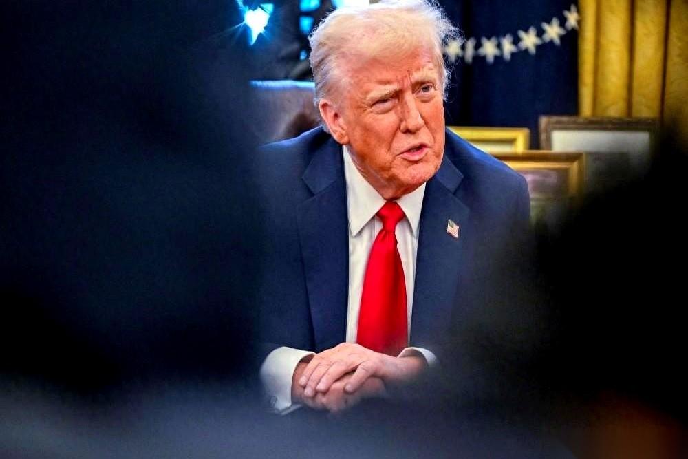 老美咋咋呼呼要买格陵兰，你真以为他是看上了那旮旯的冰天雪地？别傻了。这哪是买