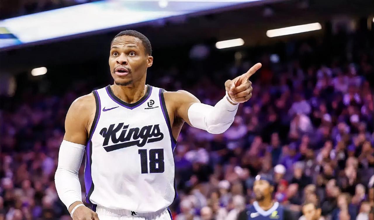 威少进入国王首发后，已经有4场比赛得到了三双了！！对阵勇士：上场35分钟，投