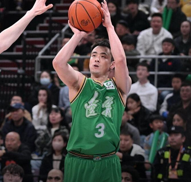 输的没有脾气，辽宁80-114惨败上海，这5位球员必须为输球背锅！1. 莫