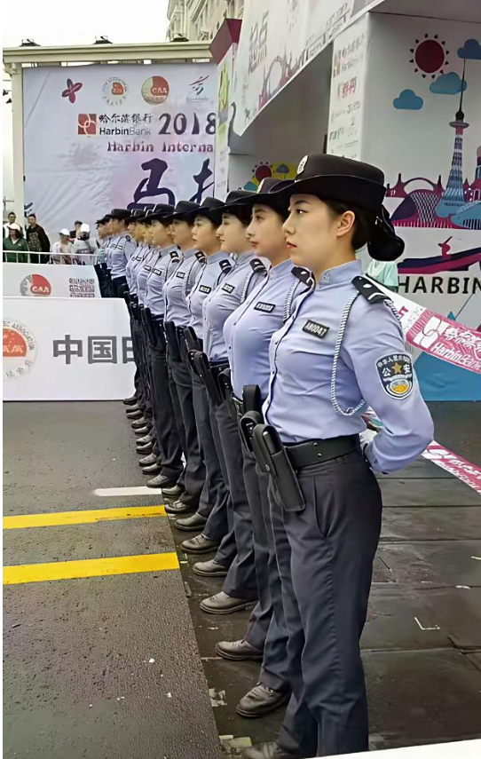 女辅警现在很吃香.......