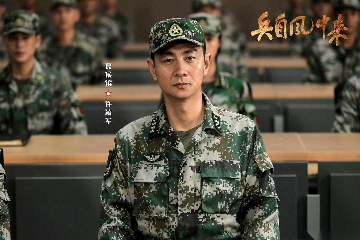 热播剧《兵自风中来》里，旅长许凌军一出场，弹幕上的字就换了风向。在这部剧里，这