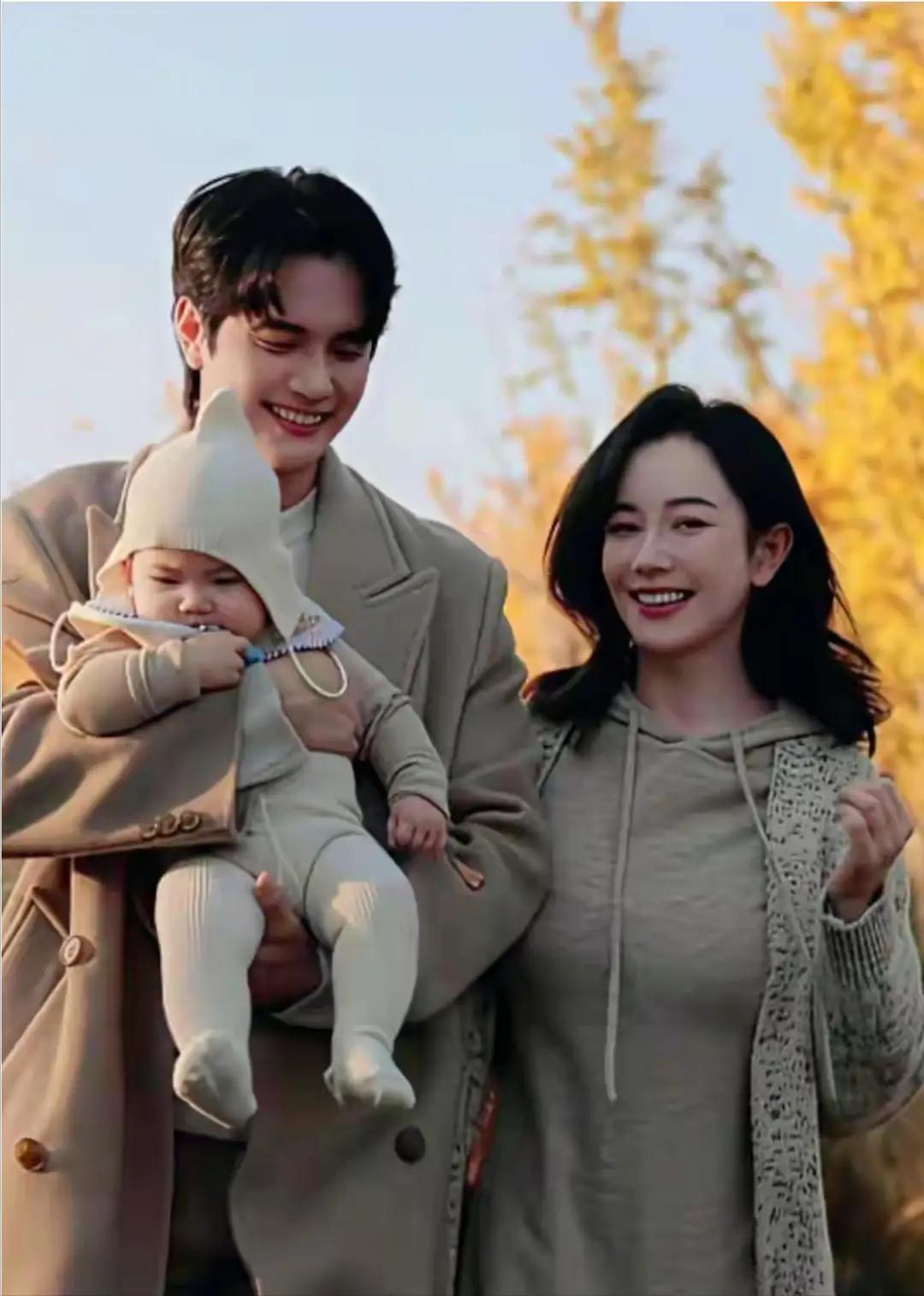 跨国恋小五和张檬一家三口可太幸福了！小五明显的是心宽发福了，可张檬生子后的外观似