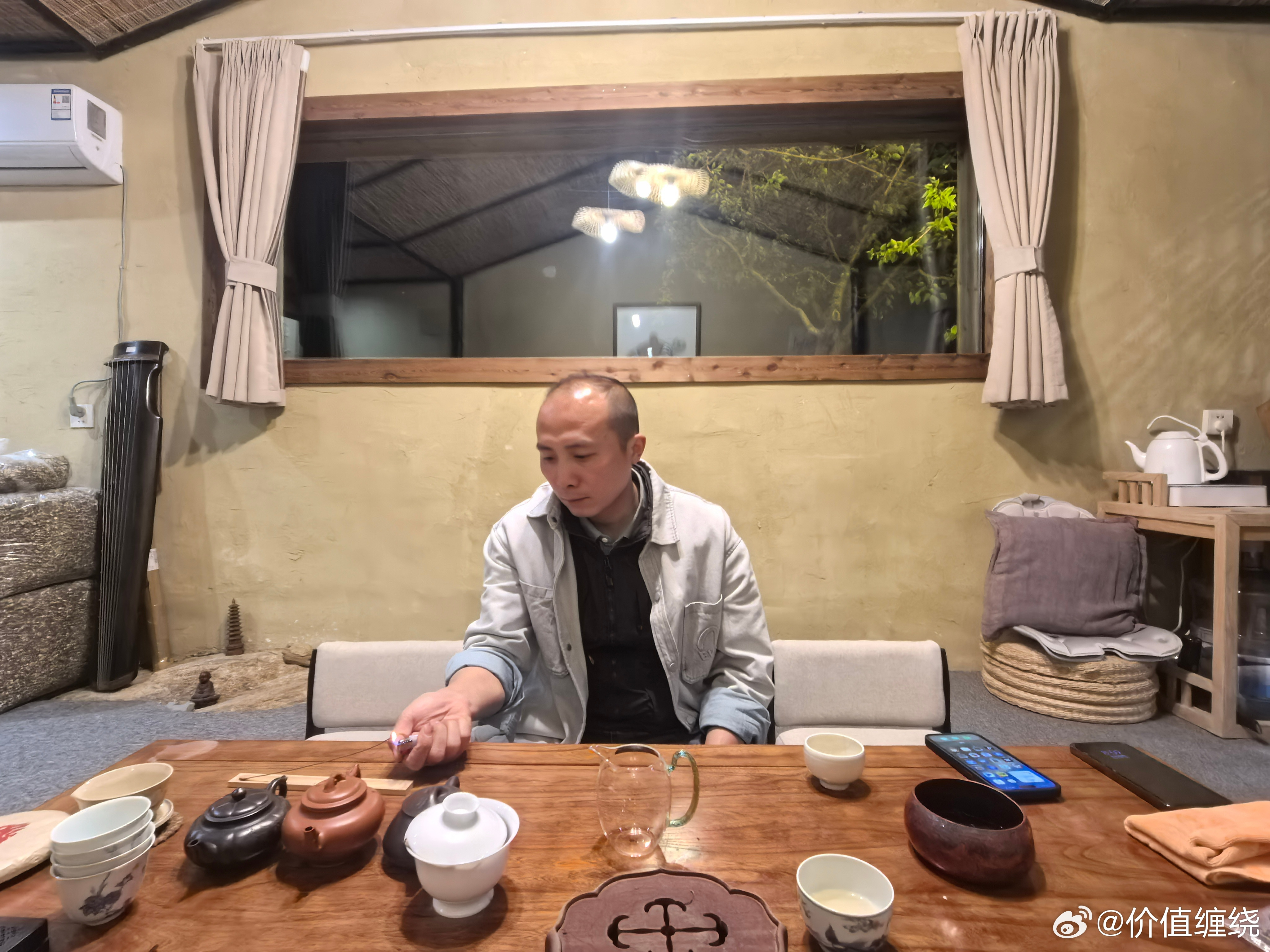 两个山野村夫喝茶