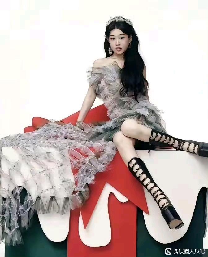 小沈阳是真舍得捧女儿，沈佳润第三次登杂志封面，颜值确实惊艳。