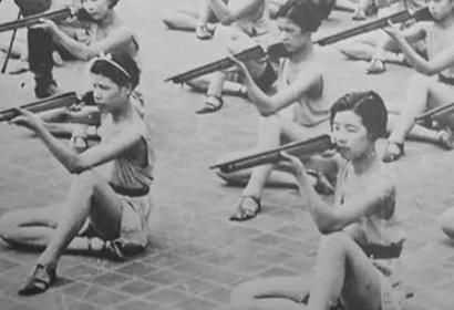 1939年，东条冥郎看到女儿的尸体被完整的送回来后，异常兴奋，立即从腰间拔出刀子