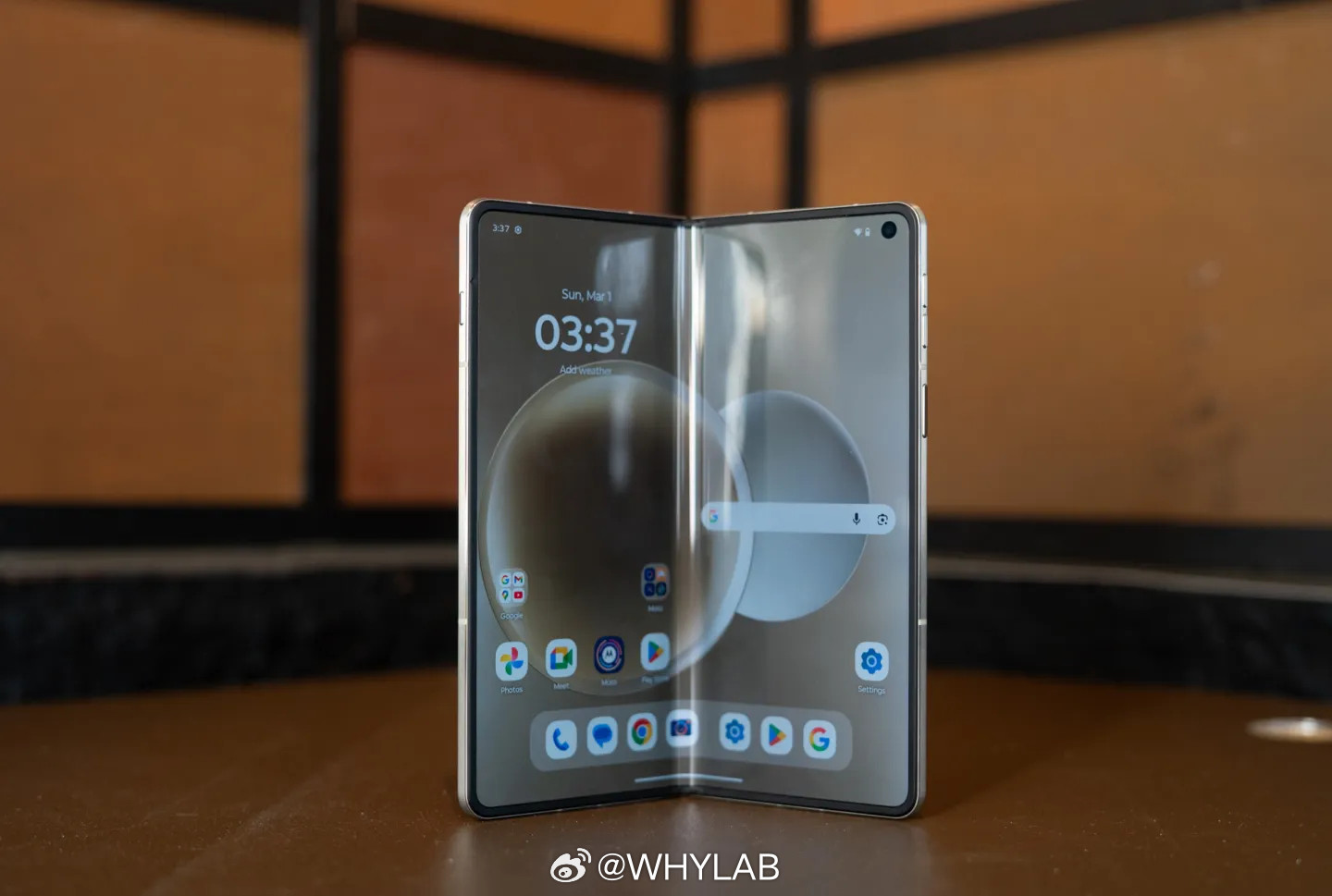 摩托罗拉首款大折叠RazrFold在MWC2026发布，售价为199