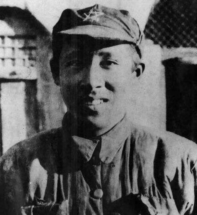 1933年，廖承志被捕，在狱中，他看到了同样被捕的陈赓，就对陈赓说：“我有办法救