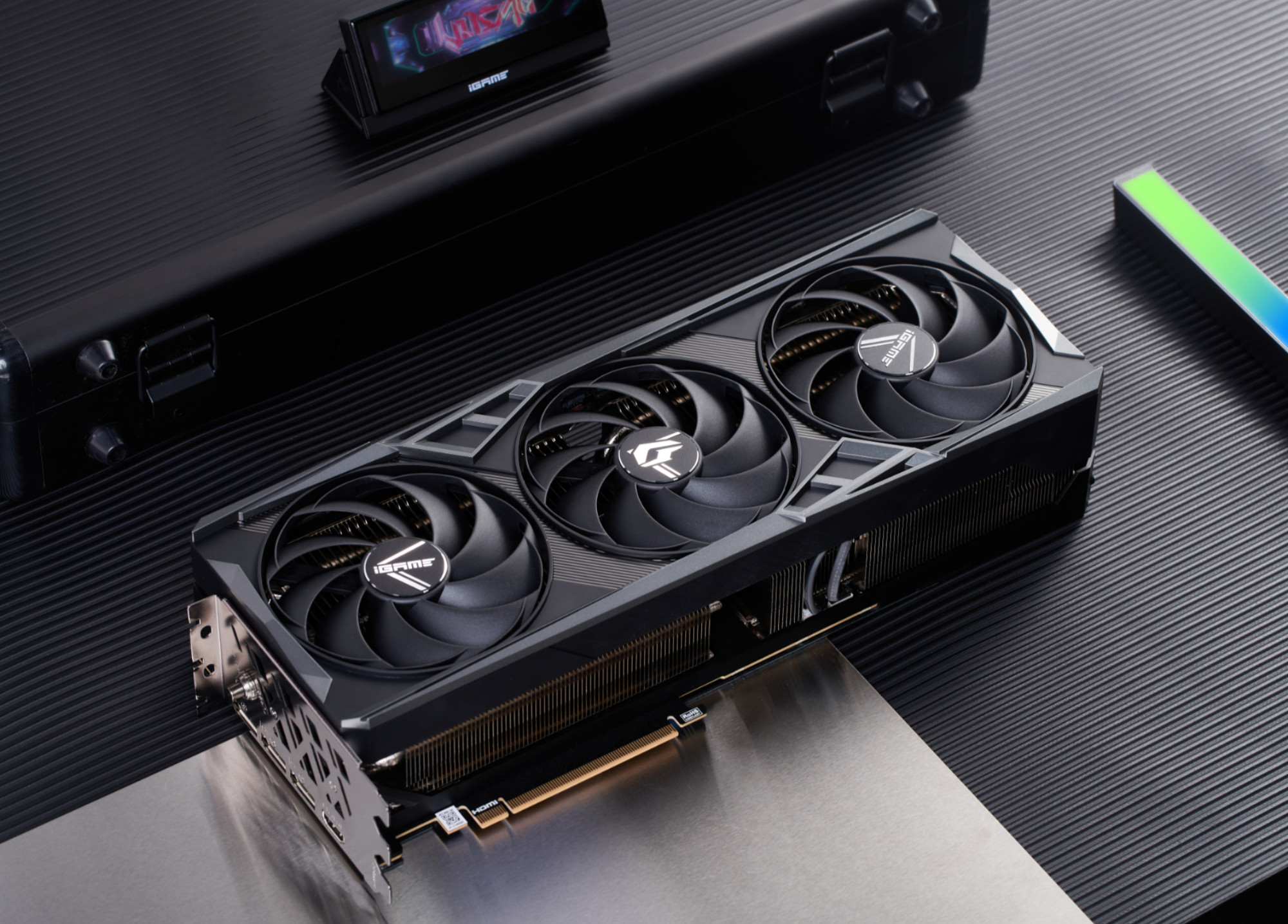 极致玩家的赛博机甲, 七彩虹iGame RTX 4080 Vulcan OC图赏