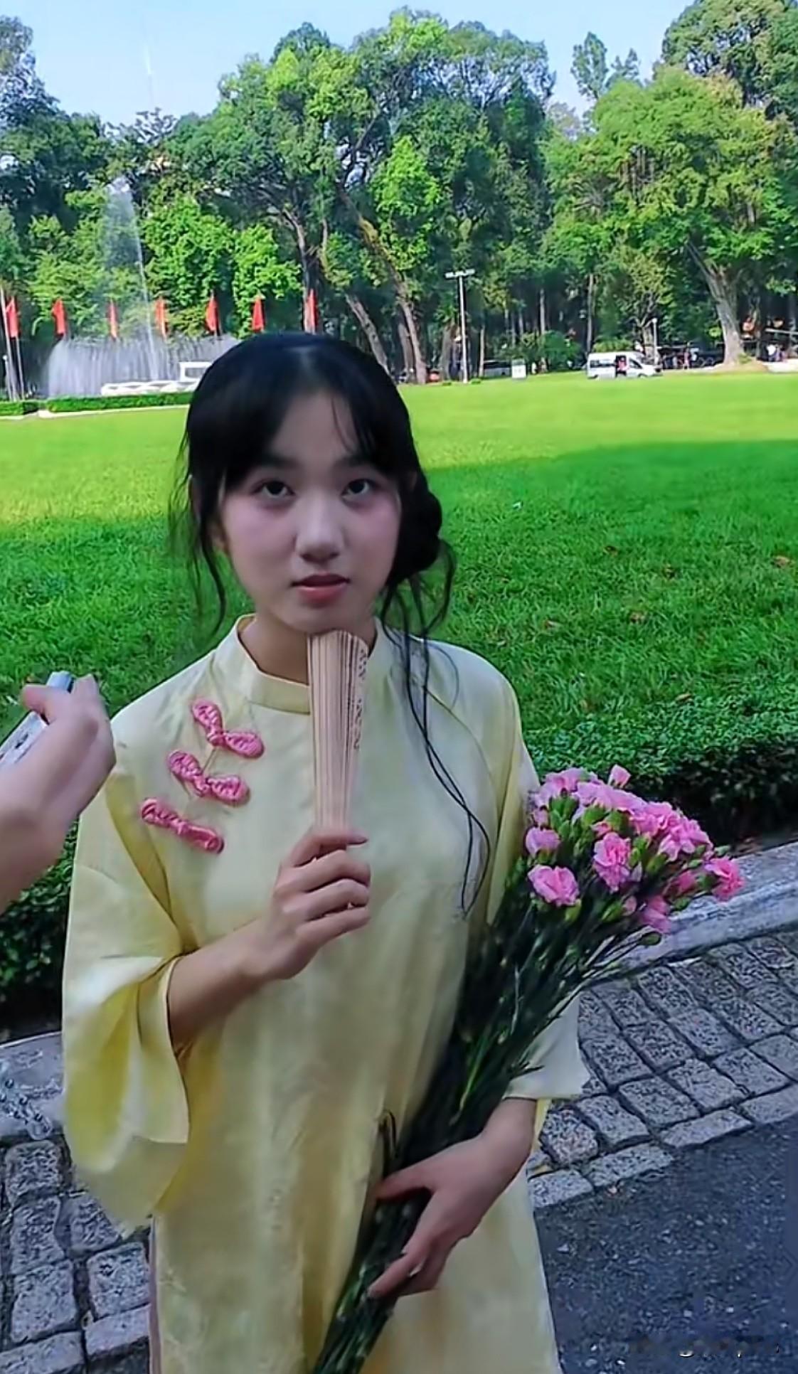 中文在越南有这么大魅力吗？当越南女孩看到陌生人打招呼时还一脸严肃，听到汉语“你好