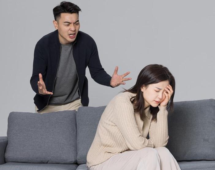 想白嫖，没门！辽宁朝阳，47岁男子背着妻子，和比自己小16岁的女子勾搭在一起，为