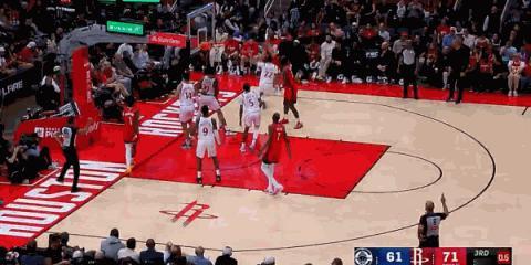 谢泼德出手速度真快啊欣赏一下这个球，可以说是火光电石之间，小谢就完成了出手。这