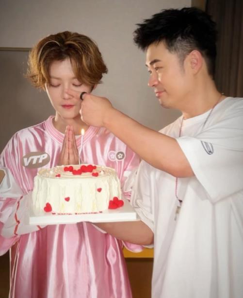 陈赫晒鹿晗live图鹿晗关晓彤鹿晗迎来36岁生日，关晓彤连续第二年断联鹿晗