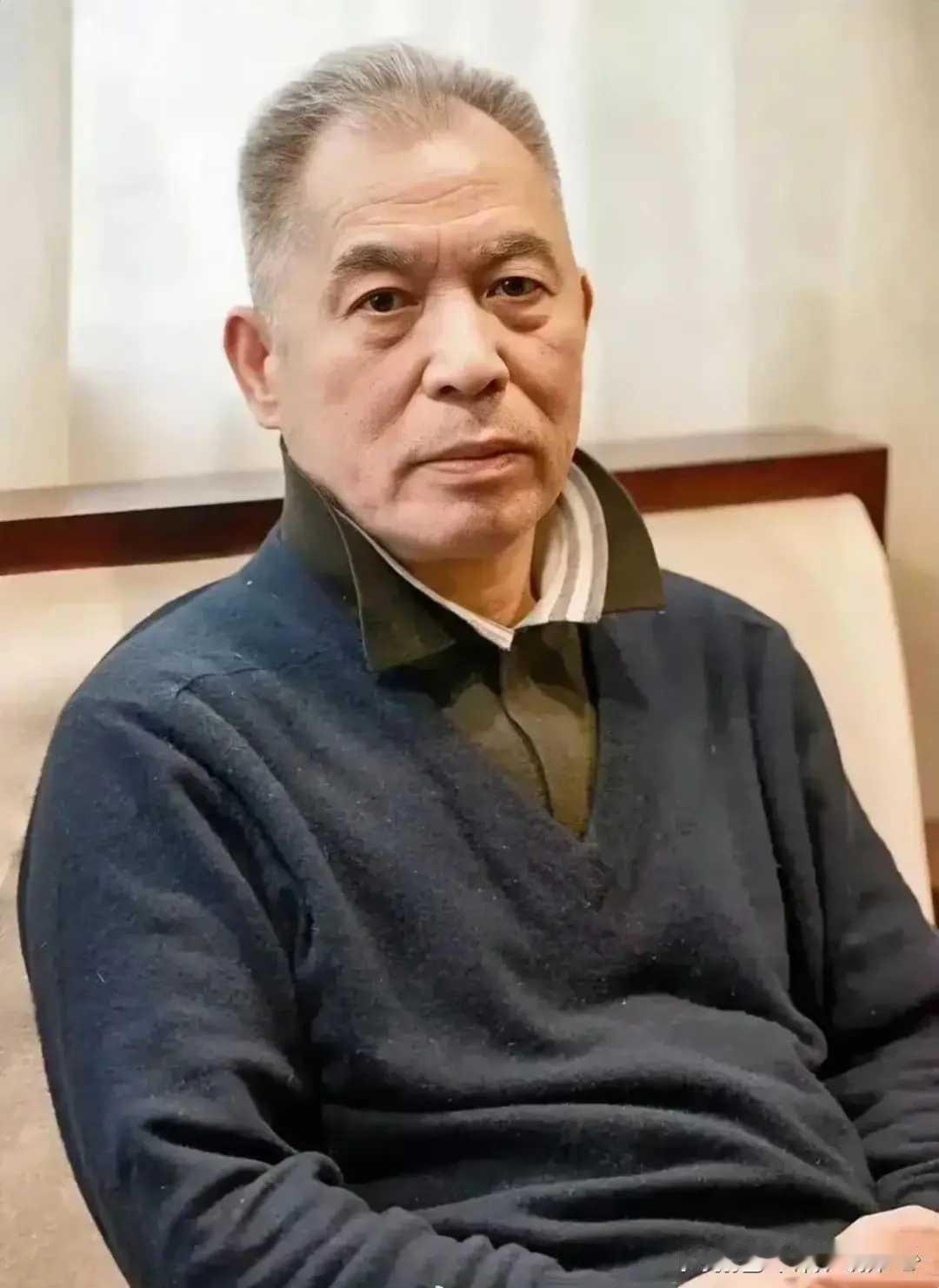 中国富豪送子女去美法留学的真正意图：让我们老百姓心胆寒。当人们谈论富豪群体
