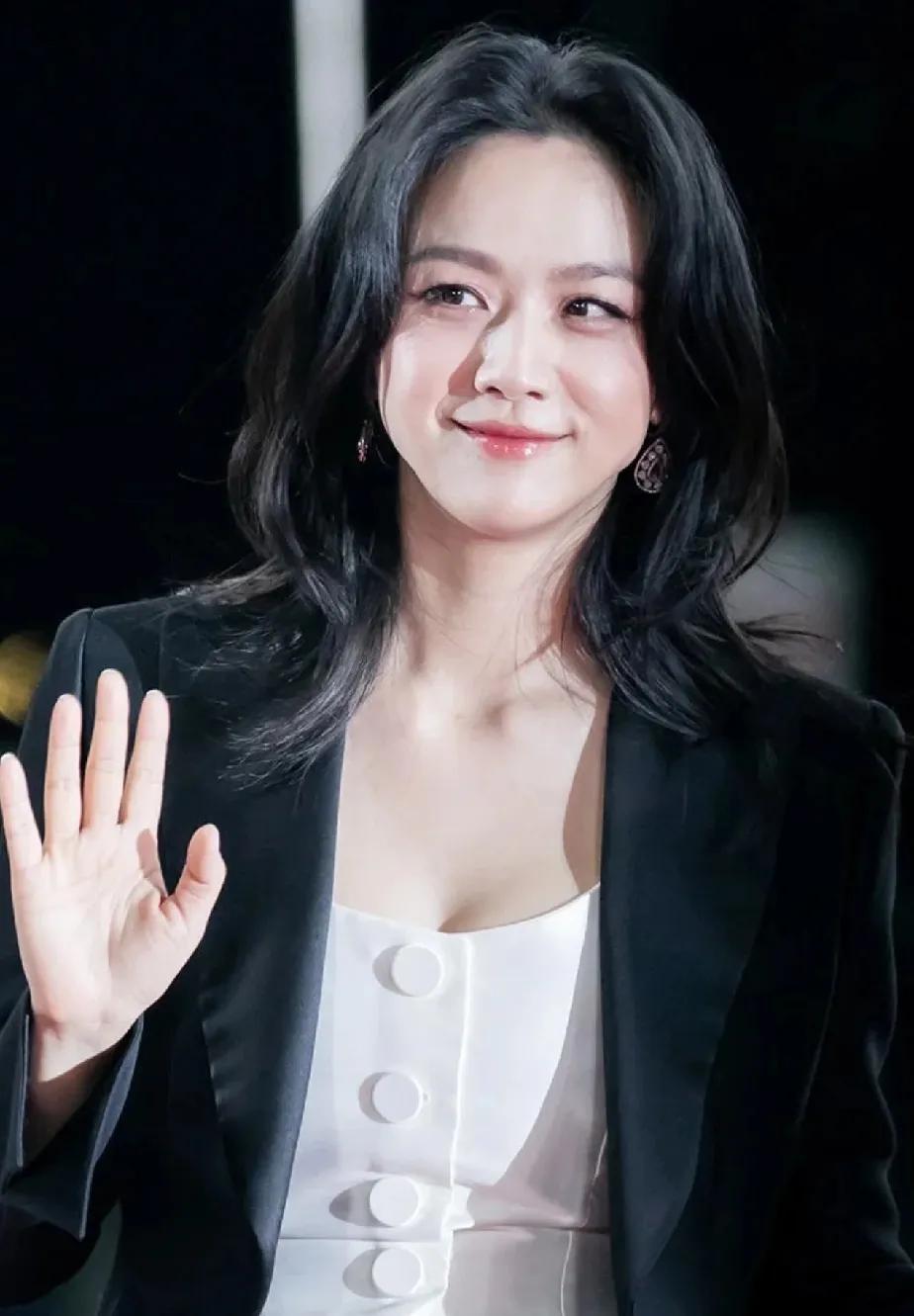 汤唯那么美，真的是便宜她韩国老公了，没有梁朝伟他也无法捡漏啊！只能说一部电影