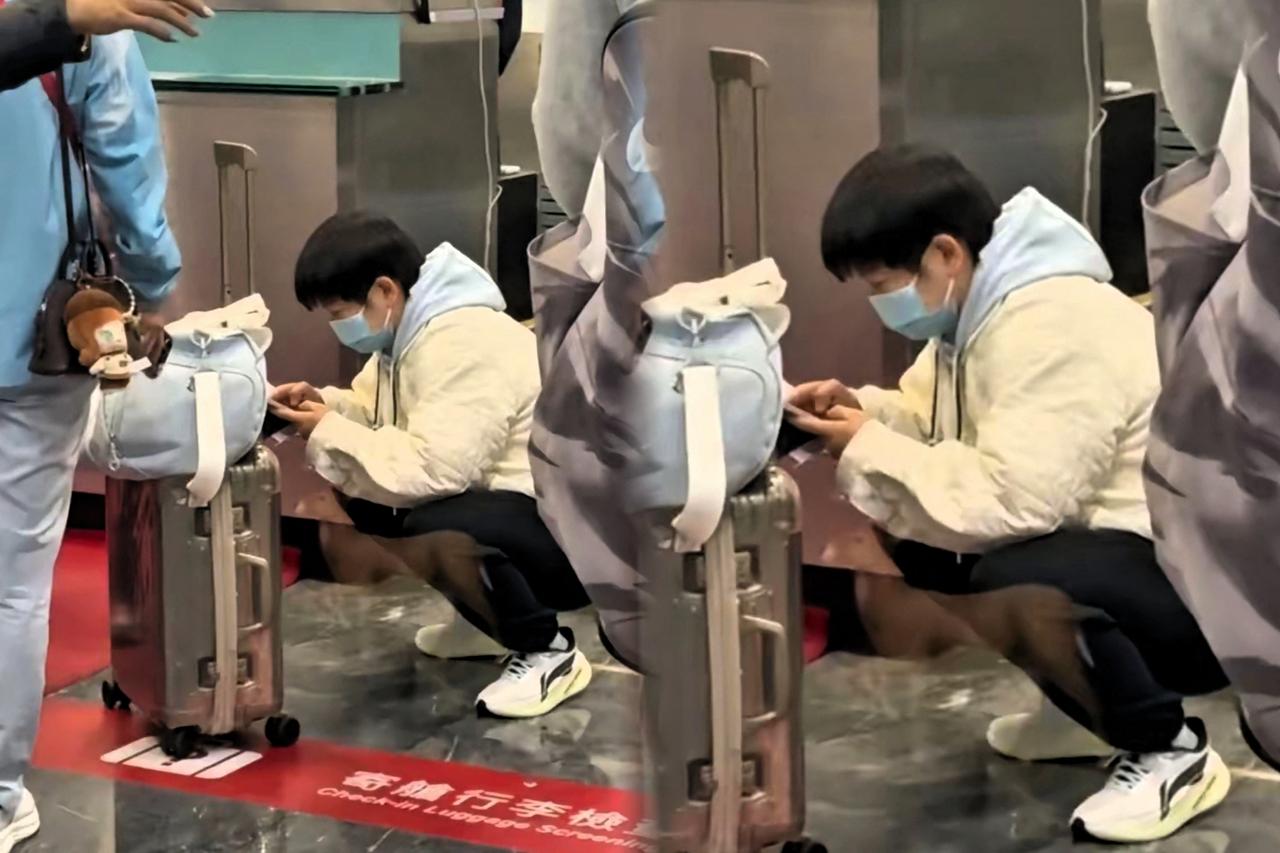 新鲜的小莎出发回北京啦！昨晚开发布会到深夜，今天又起大早赶航班，我们小豆